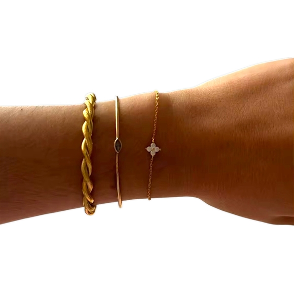 ▪️14k gold plated .925 sterling silver flower bracelet - Picture 3 of 4